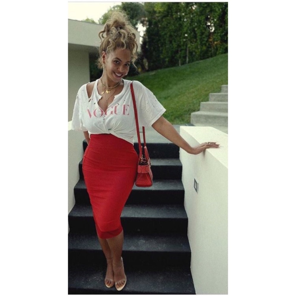Get The Look in Beyoncé’s Style VOGUE Tee-Shirt